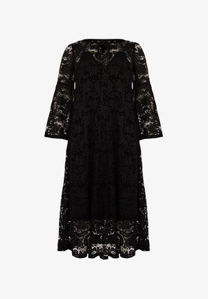 Zwarte kanten jurk met lange klokmouwen en een V-hals. De stof heeft een bloemenpatroon met een doorschijnende overlay en valt tot halverwege de kuit.