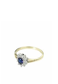 Goldring mit einem zentralen ovalen blauen Edelstein, umgeben von kleineren klaren Steinen, mit einem schlanken Band und floral inspiriertem Design.