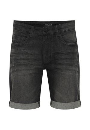 Čierne džínsy šortky s ohnutými okrajmi, ktoré majú päť vreciek, zapínanie na gombík a opotrebovaný vzhľad. Na štítku je napísané "INDICODE."