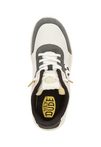 Sneaker con lacci in tela bianca con dettagli in suede grigio. Presenta suola nera e logo giallo all'interno. Lacci bianchi piatti. Punta rotonda.