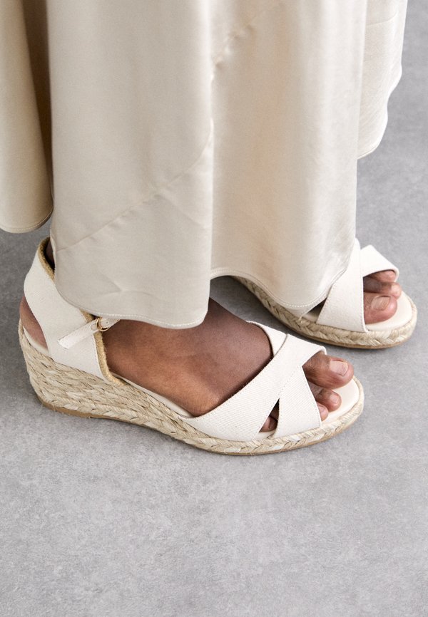 MIRELA II - Wedge sandals - natural3