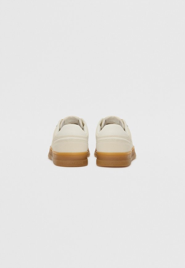 THE GREENWICH - Trainers - newsprint3