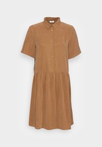 Hnědé šaty s krátkým rukávem, límečkem a zapínáním na knoflíky. Mají nabíranou sukni a jemnou, texturovanou látku.