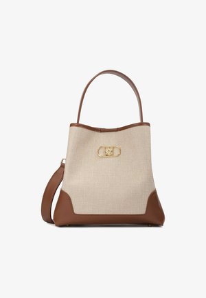 Bežová textilná taška s hnedými koženými akcentmi, so štruktúrovaným tvarom, dvojitými uchami a zlatým logom na prednej strane.