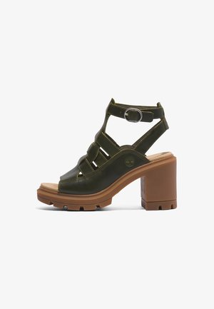 Oliwkowe sandały na obcasie z wieloma paskami, z zapięciem na klamrę i masywnym brązowym platformowym obcasem; skórzane detale o fakturze oraz podeszwa.