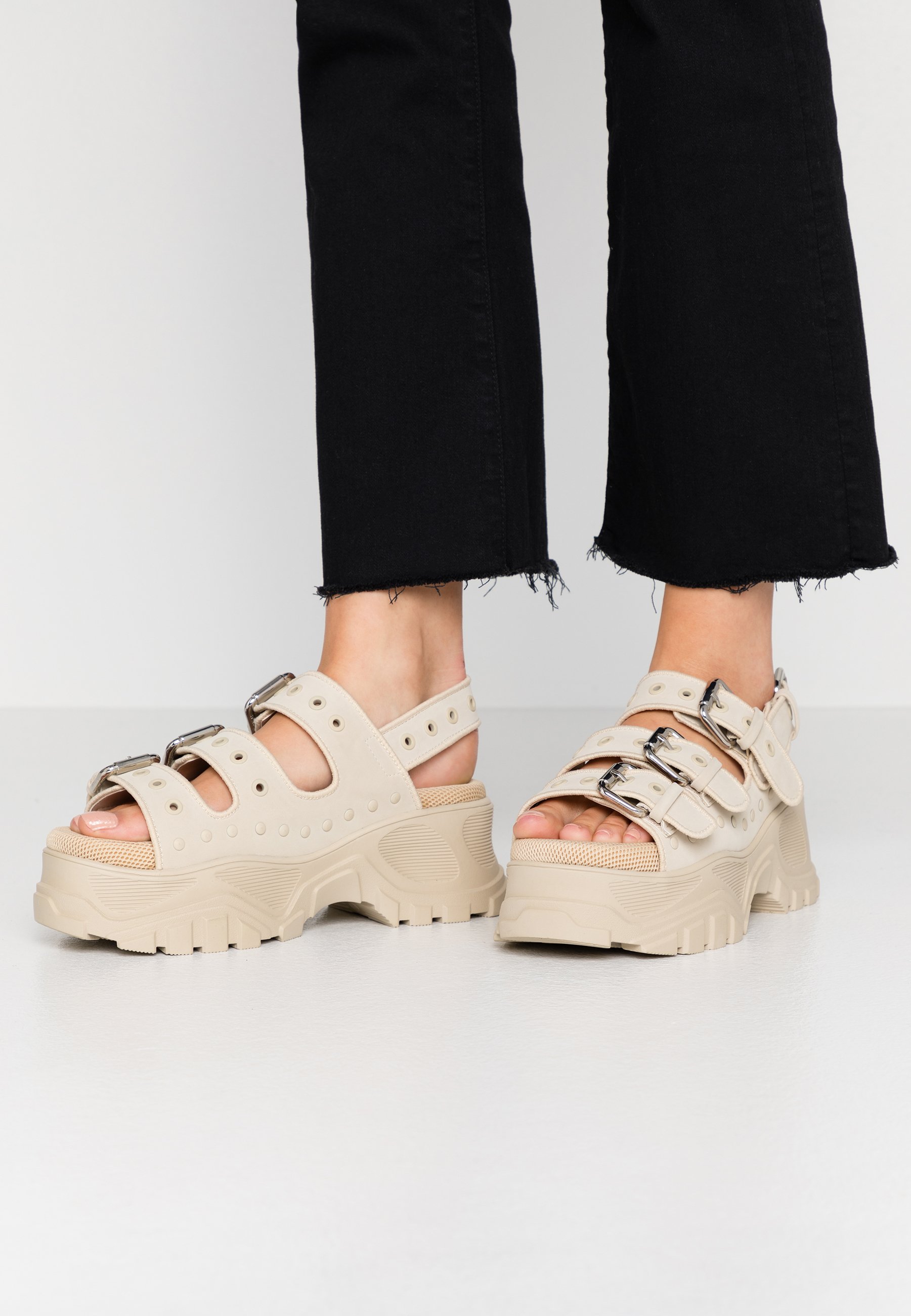 chaussure compensée buffalo