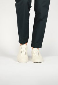 Blackstone CRAG FINN - Sneakers laag - delicate stone