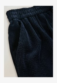 Valittu, navy
