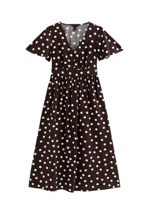 Brązowa sukienka midi w białe groszki, z krótkimi falbanowymi rękawkami, dekoltem w serek, dopasowaną talią oraz marszczonym dołem.