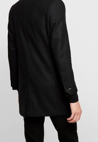 Twisted Tailor Abrigo clásico - black