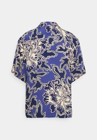 Short-sleeve shirt featuring a floral design in blue, cream, and navy. Made of lightweight fabric with a relaxed fit and open collar.