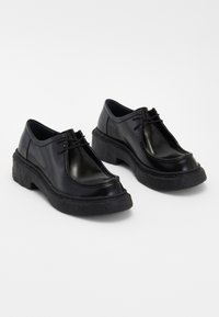 VAMONOS UNISEX - Veterschoenen - black