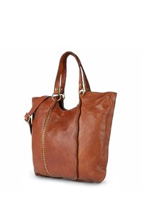 Bruine leren tote bag met een getextureerde afwerking, voorzien van goudkleurige hardware en decoratieve studs aan één zijde. Twee stevige handvatten.