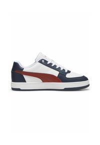 Zapatillas de cuero blanco con acentos en azul marino y burdeos, cordones planos, puntera perforada y suela de goma. Presenta el logo lateral característico y detalles cosidos.