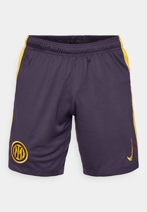 Heren shorts in donkerpaarse stof met gele zijkanten. Bevat een circulair logo en de Nike swoosh. Gemaakt van ademend materiaal.