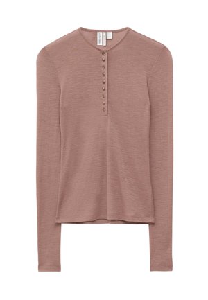 Langærmet mauve henley-shirt med rund hals og en frontknapliste med ni små matchende knapper.