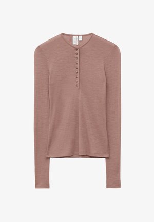 Langærmet mauve henley-shirt med rund hals og en frontknapliste med ni små matchende knapper.