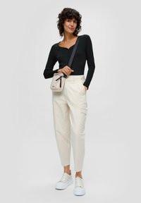 s.Oliver MIT KNOPFLEISTE - Langarmshirt - schwarz