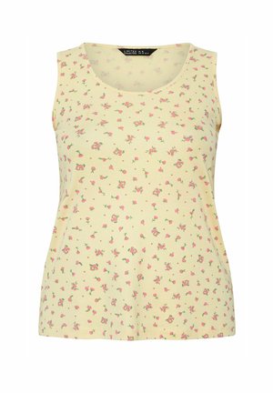 Mouwloos lichtgeel topje met kleine roze rozenpatronen gelijkmatig verspreid over de stof, voorzien van een ronde halslijn.