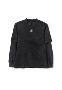 Schwarzes Langarmshirt in einem ausgebleichten Finish, mit einem Rundhalsausschnitt, kurzen Ärmelüberzügen und einem kleinen Grafik-Patch auf der Brust.
