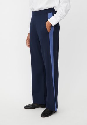 - Spodnie treningowe