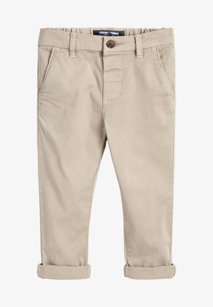 Pantalon chino beige pour enfants avec fermeture par bouton, poches latérales, passants pour ceinture et ourlets retroussés.