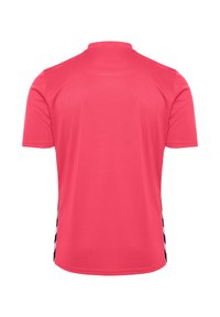 Kortärmad, kollared skjorta i klarröd, tillverkad av ett mjukt tyg. Har svarta detaljer på sidorna med en enkel design.