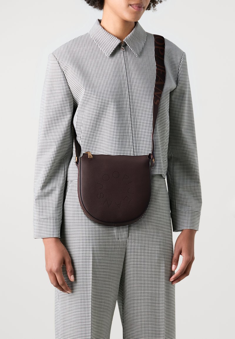 JOOP! Jeans GIRO STELLA SHOULDERBAG - Taška s příčným popruhem - darkbrown