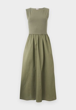 Αμάνικο μεσοφόρεμα σε ελιά πράσινο με εφαρμοστό μπούστο και φουσκωτή φούστα, με στρογγυλή λαιμόκοψη και άνετη σιλουέτα.