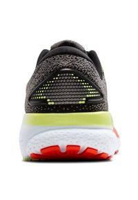 Zwarte en grijze hardloopschoenen met een textuur van mesh bovenmateriaal, met reflecterende accenten in neongroen. Witte tussenzool met oranje details en een geprofileerde buitenzool.