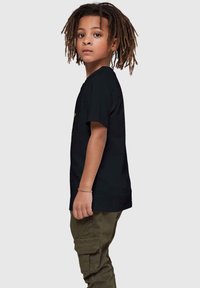 Mister Tee A BURGER - T-shirt med print - black