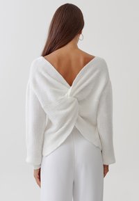 TUSSAH STELLA KNOT - Džemperis - ivory