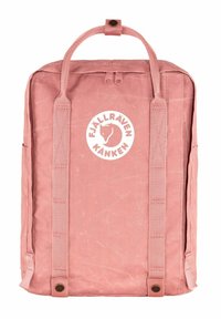 Sac à dos Kånken Fjällräven rose avec une forme rectangulaire, un fond plat, un patch logo, deux poignées supérieures et des bretelles réglables.