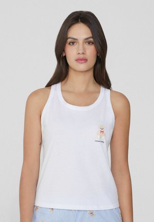 White sleeveless tank top made of cotton with a rounded neckline. Features an embroidered bear design and the text "sweetiddy" below.