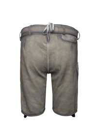 Pantalones cortos de ante gris con cintura plana, cierre de cuerda, bolsillos laterales y costuras visibles; textura suave y ajuste holgado.