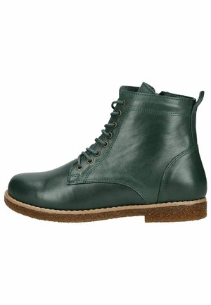 Stivaletto alla caviglia in pelle verde scuro con allacciatura frontale, cerniera laterale, linguetta sul retro e suola marrone testurizzata.