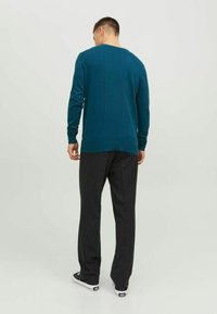 Jack & Jones JJEEMIL CREW NECK - Džemperis - sailor blue