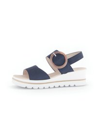 Marineblauwe wedge-sandalen met een ronde houten accent, verstelbare band en witte rubberen zool met een gestructureerd loopvlak.