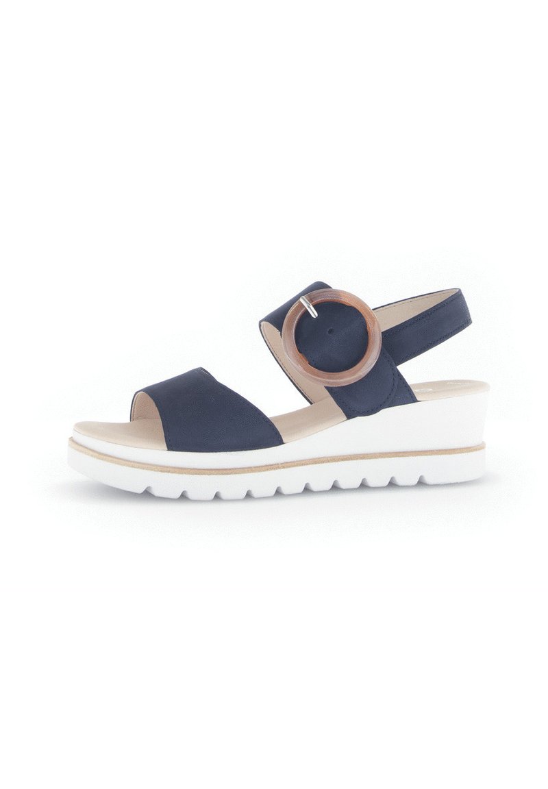 Marineblauwe wedge-sandalen met een ronde houten accent, verstelbare band en witte rubberen zool met een gestructureerd loopvlak.