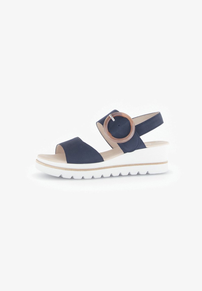 Marineblauwe wedge-sandalen met een ronde houten accent, verstelbare band en witte rubberen zool met een gestructureerd loopvlak.