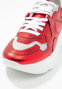 Kennel + Schmenger Trainers - red