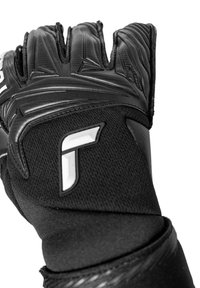 Zwarte keepershandschoen met getextureerde beschermende padding op de vingers en de achterkant van de hand, met een wit gestileerd "T"-logo op het polsgebied.