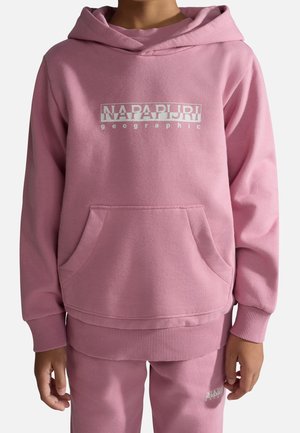 Sweat à capuche rose en tissu doux, avec une poche kangourou à l'avant et des poignets côtelés. Le devant porte l'inscription "NAPAPIJRI geographic" en lettres blanches.