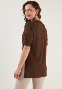 LELA Slim Fit - Bluza - dark brown