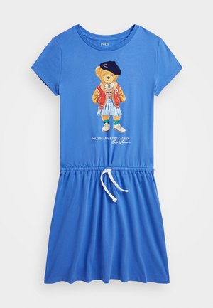 Vestido de algodón azul con mangas cortas, con cintura ajustable mediante cordón. Gráfico impreso de un oso con un atuendo colorido en el frente.