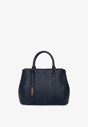 Borsa a mano in pelle blu navy con doppi manici, dettagli in metallo color oro e una targhetta rettangolare appesa alla cinghia frontale.