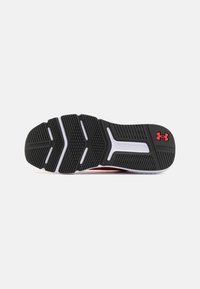 Under Armour CHARGED COMMIT TR 4 - Treeningjalatsid - red