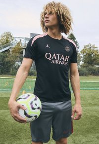 Nike Performance - PARIS ST GERMAIN NIKE DF STRIKE SHORT SLEEVES TOP THIRD - T-Shirt sport - black/rust pink Immagine in miniatura 1