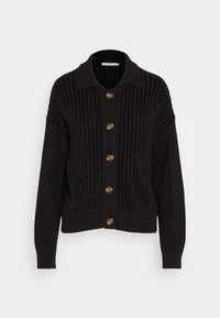 Svart stickad cardigan med polo-krage, framträdande knappstängning med stora, runda bruna knappar och en strukturerad öppen vävdesign.