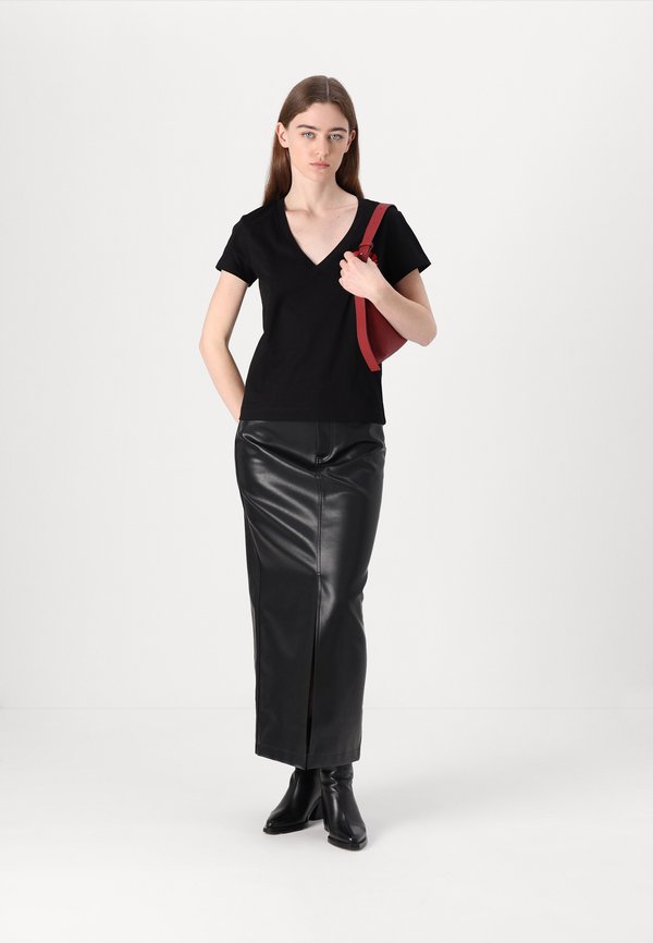 HEARTS V NECK - Print T-shirt4